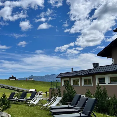 Hugos Cervosa Alm - Mountain Chalet